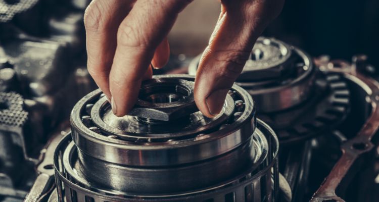 Почему мой промышленный редуктор издает шум?